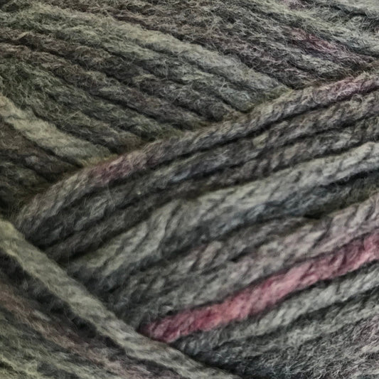 Ball of gray yarn with pinkish tones on a white background