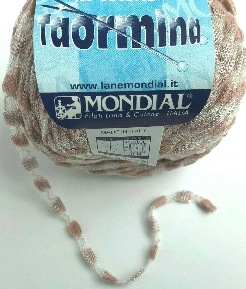 Ball of yarn with Mondial label on a white background