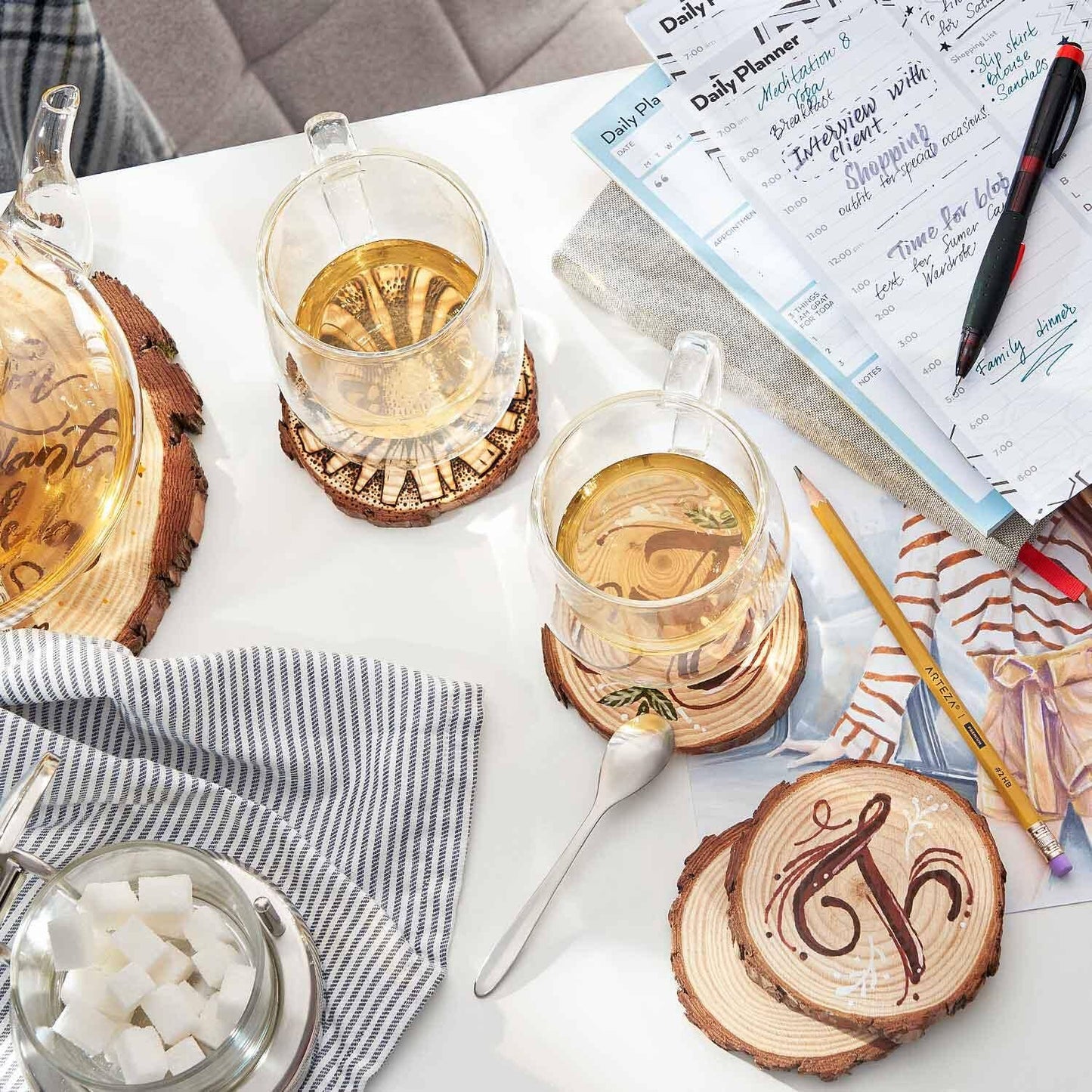 Arteza® Medium Wood Slices Set, 25 pc.