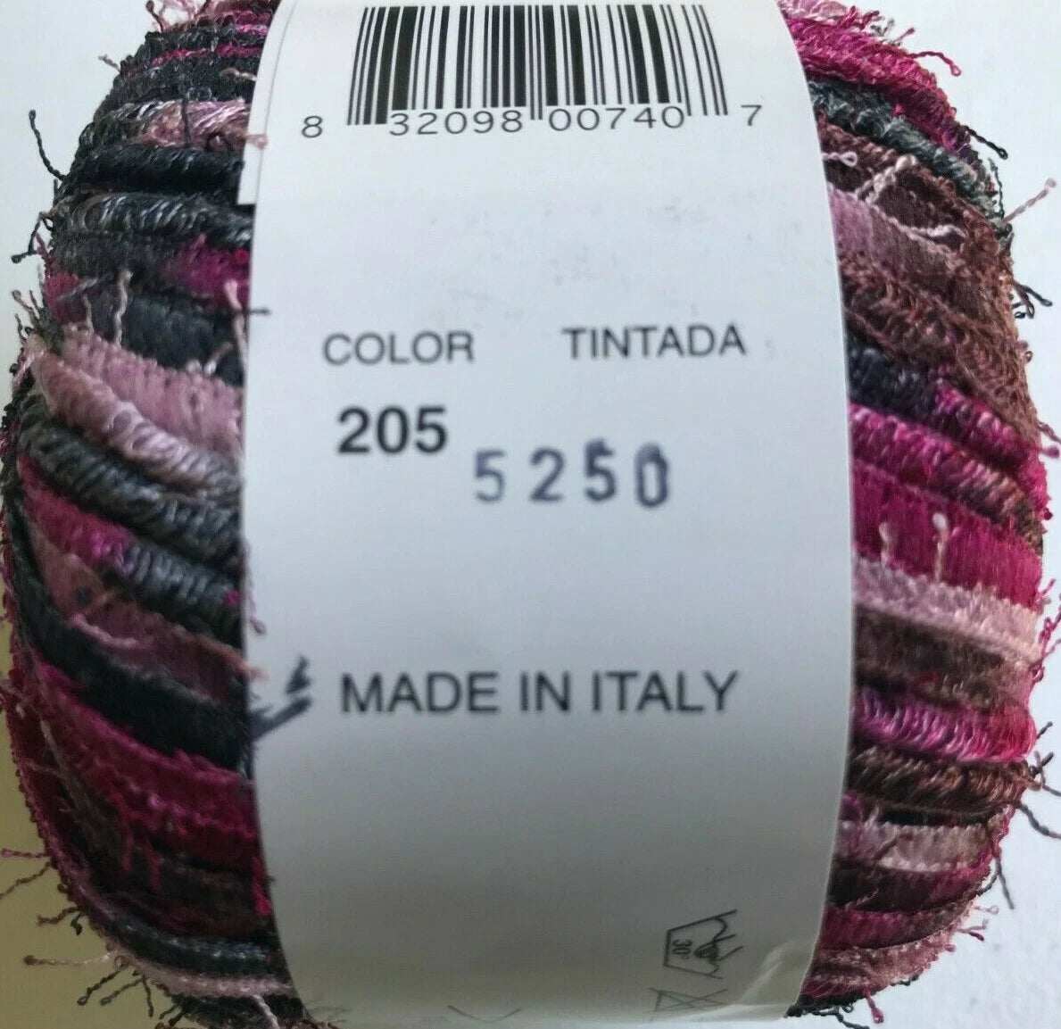 Multicolored yarn ball with a label indicating color, tintada number, and 'Made in Italy'.