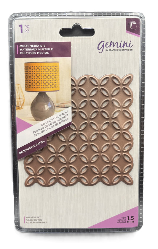Decorative panel die set packaging with a lattice pattern on a white background