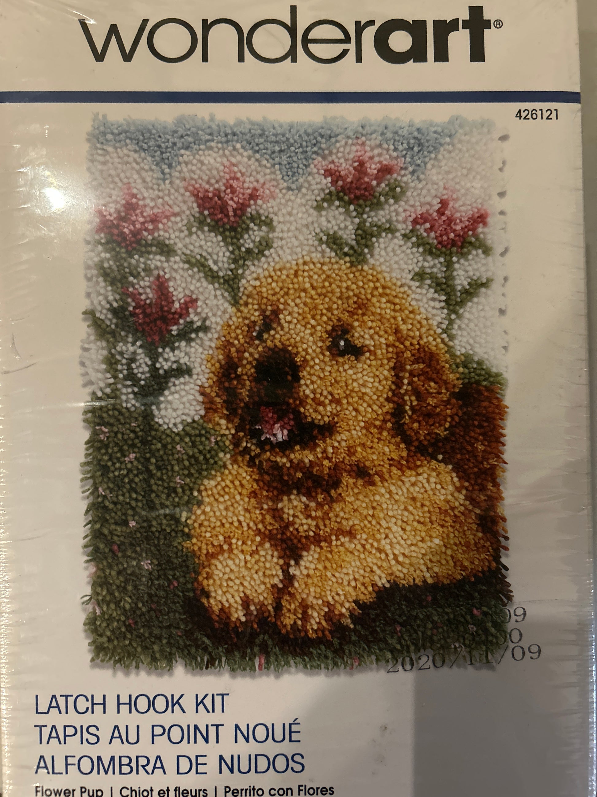 Latch hook kit with a bear design on a floral background, featuring the Wonderart brand.