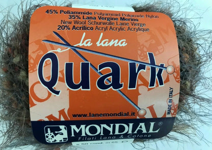 Mundial Quark yarn label with brown yarn on a light blue background