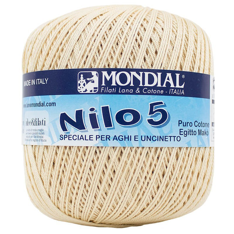 Ball of yarn with Mondial label on a white background
