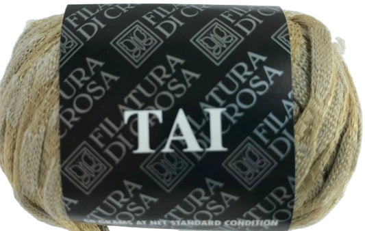 Ball of yarn with 'Fila Di Tinta Rosa' label on a white background