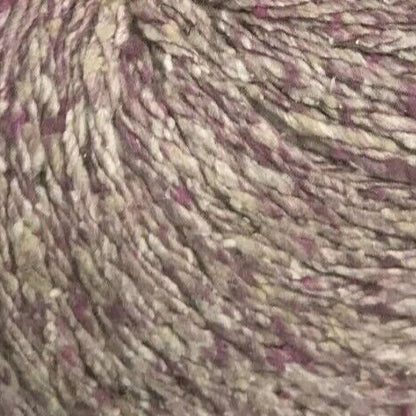 Ball of yarn with Sir Galli label on a white background