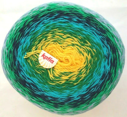 Ball of green and yellow yarn with Kätia label on a white background